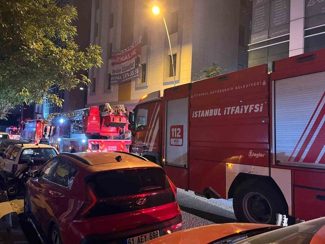 Bahçelievler'de 6 katlı apart oteldeki yangın, ölen ya da yaralanan olmadan söndürüldü