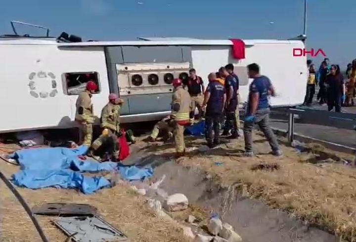 SON DAKİKA... Manisa'da katliam gibi kaza: 11 can kaybı, 27 yaralı!