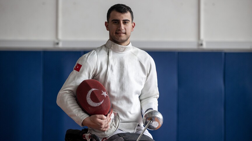 Milli sporcu Hakan Akkaya, Avrupa Para Eskrim Şampiyonası'nda bronz madalya kazandı