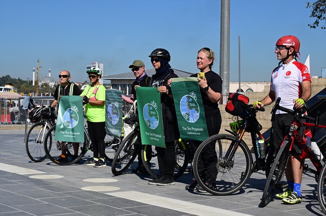 Brezilya'dan gelen COP31 Bike Ride ekibi İstanbul'da 10 maddelik talebini açıkladı