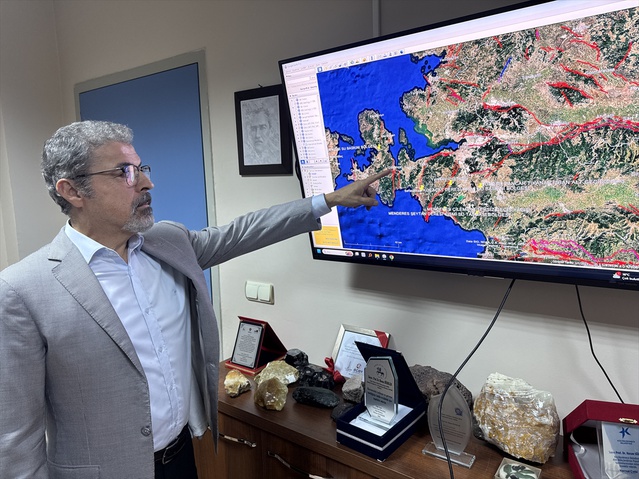 Prof. Dr. Sözbilir, İzmir'de yapı stokunun yarısının problemli olabileceğini söyledi
