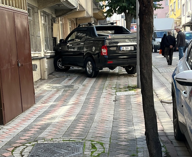 Sultangazi'de gaza fazla basan kadın sürücü, dini nikahlı eşinin ölümüne neden oldu