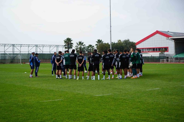 Kocaelispor Teknik Direktörü Selçuk İnan, Göztepe'nin güçlü yapısına dikkat çekti
