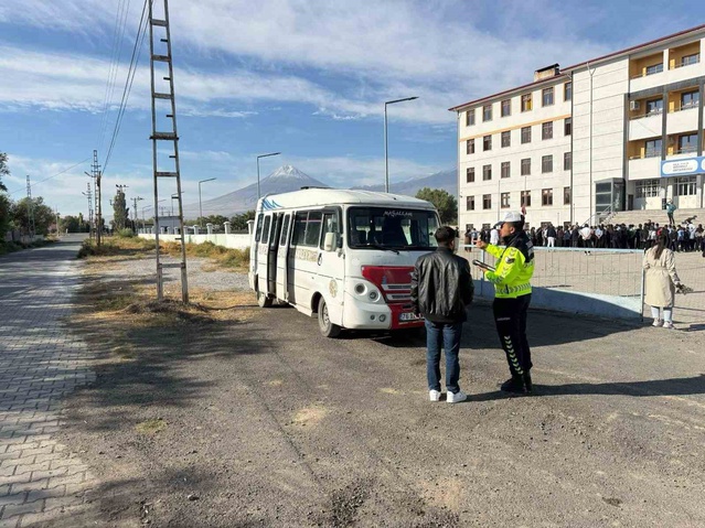 Iğdır'da bin 217 öğrenciye trafik kuralları ve güvenli yolculuk eğitimi verildi