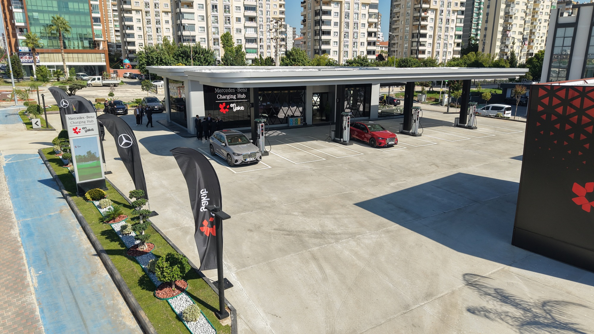 Türkiye’nin yüksek hızlı şarj istasyonu açıldı