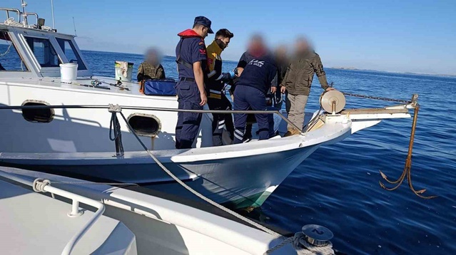 Sahil Güvenlik Muğla Milas'ta rahatsızlanan vatandaşı 112 ekibine teslim etti