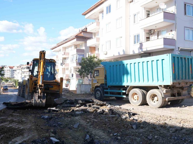 Alanya Belediyesi Payallar'da 3,5 kilometrelik sıcak asfalt çalışması başlattı