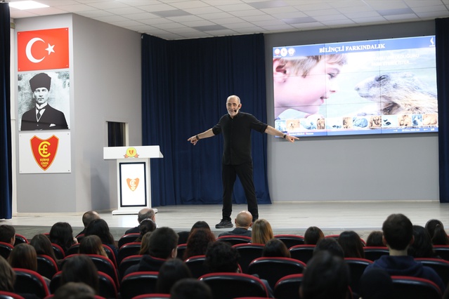Emniyet Müdürü Sula, Edirne Lisesi'nde öz güven ile egonun karıştırıldığını söyledi