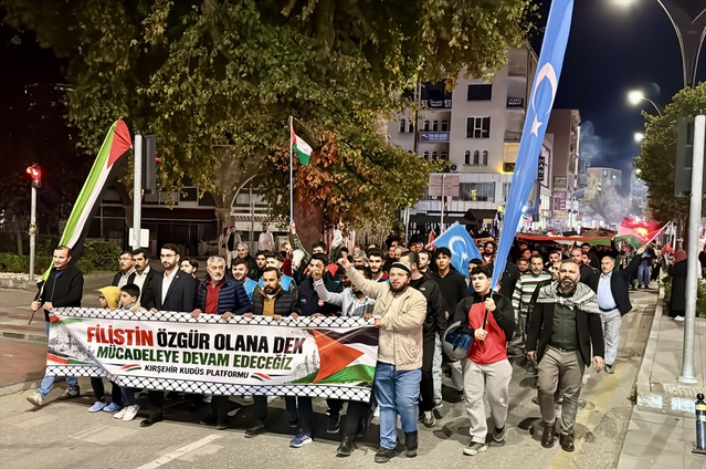 Gazze'deki soykırım Niğde ve Kırşehir'de slogan ve tekbirlerle protesto edildi