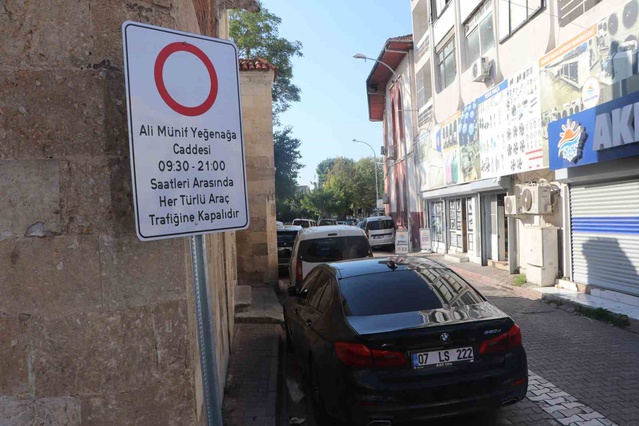 Adana'da Ali Münif Yeğenağa Caddesi her gün 21.00-09.00 arası trafiğe kapatıldı
