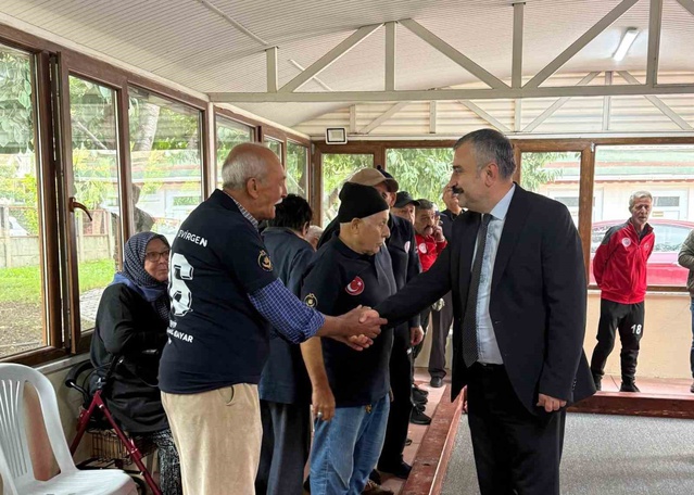 Eskişehir'de huzurevi sakinlerine Dünya Yaşlılar Günü'nde bocce maçı düzenlendi