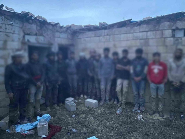 Şanlıurfa'da jandarmanın düzensiz göçmen operasyonunda 68 kaçak göçmen yakalandı
