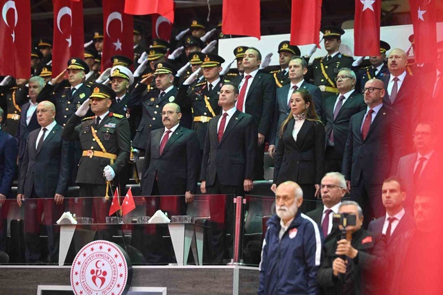 Balıkesir'de 29 Ekim Cumhuriyet Bayramı 103. yılı törenle kutlandı