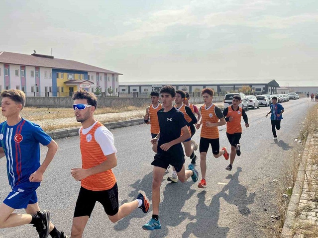 Ağrı Gençlik ve Spor İl Müdürlüğünün kros yarışları yıldızlar ve gençlerde sona erdi