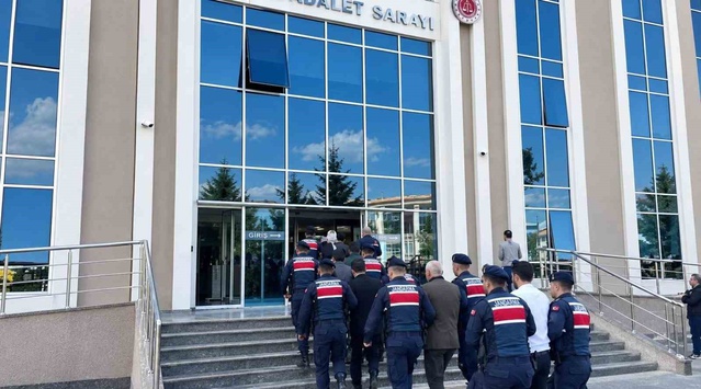 Gölcük merkezli operasyonda 7 şüpheli tutuklandı, 11 cep telefonu ele geçirildi