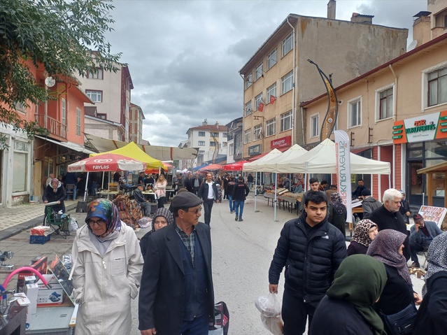 Bolu Yeniçağa'da Hayvan ve Emtia Panayırı farklı illerden esnafın katılımıyla sona erdi