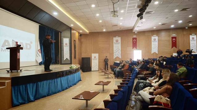 Muş'ta üniversite öğrencilerine deprem sonrası doğru davranış eğitimi verildi