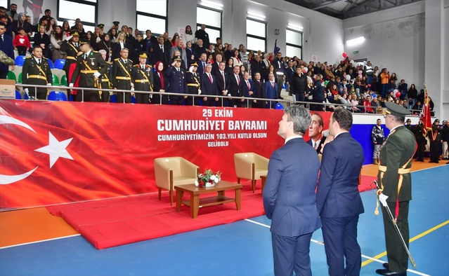Gelibolu'da Cumhuriyet'in 103. yıl dönümü törenine gaziler ve askeri erkan katıldı