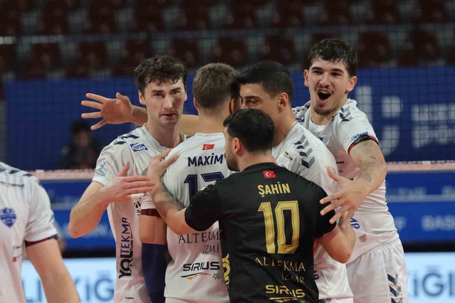 Halkbank, Efeler Ligi 3. haftasında Altekma'yı deplasmanda 3-0 yendi