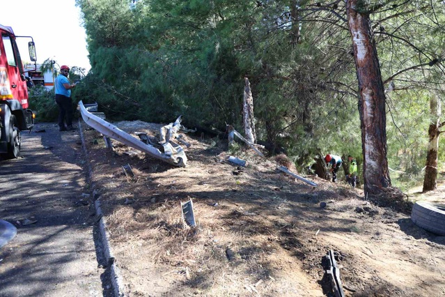 Aydın Germencik'te tur otobüsü midibüsle çarpıştı, 2 Türk öldü 9 turist yaralandı