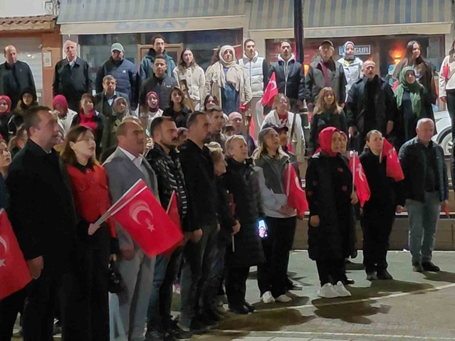 Bolu Mudurnu'da fener alayı meşalelerle ve bando eşliğinde coşkuyla yürüdü