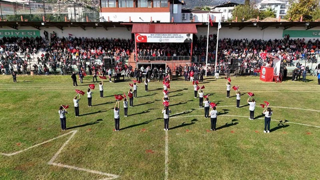 Bozdoğan'da Cumhuriyet'in 103. yılı, 10 okulun katılımıyla kutlandı