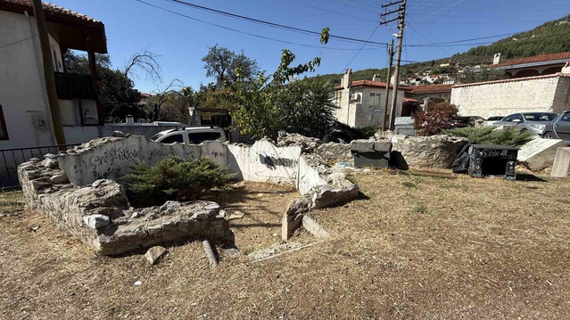 Muğla'daki Üç Erenler Türbesi kalıntıları bakımsızlığa terk edildi