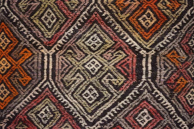 Çankırı kilim motifleri atölyede sergilenirken Ayşe Aydın bolluk ve korunmayı anlattı
