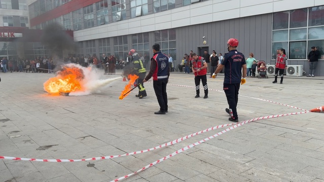 Osmaniye'de hastane tatbikatında 12 yaralı canlandırıldı, 3 mahsur kurtarıldı