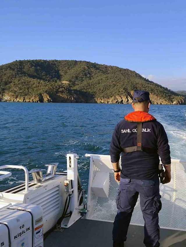 Fethiye'de düzensiz göç operasyonunda 35 göçmen yakalandı, 2 şüpheli gözaltına alındı