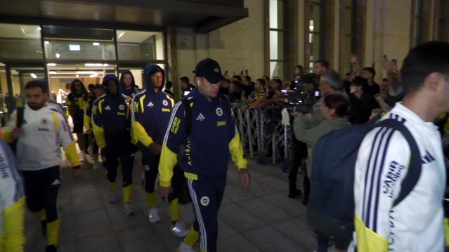 Fenerbahçe, Rizespor maçı için Rize'ye gelip taraftarların tezahüratıyla karşılandı