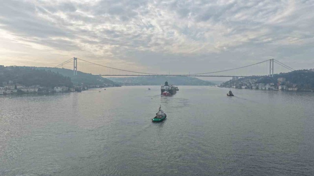 Dron saldırısına uğrayan AK ANA tankeri geçişinde İstanbul Boğazı trafiğe kapatıldı