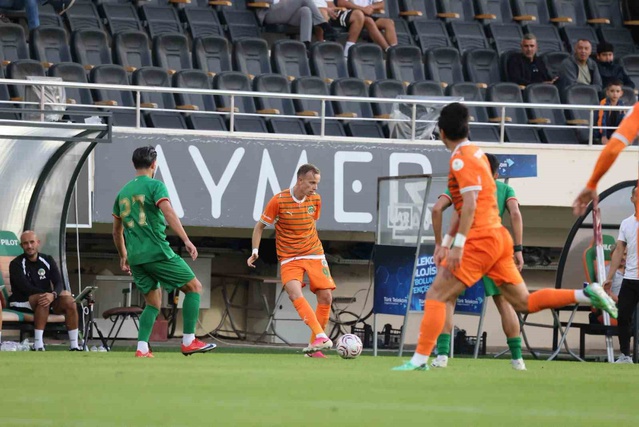Kaya'nın hat-trick yaptığı maçta Alanyaspor, Amed Sportif Faaliyetler'i 4-0 yendi