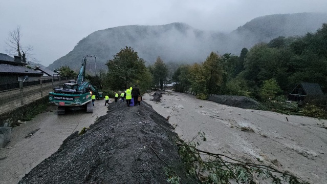 Sapanca'da selde 2 köprü yıkıldı, Kaymakam Yazıcı bölgede inceleme yaptı
