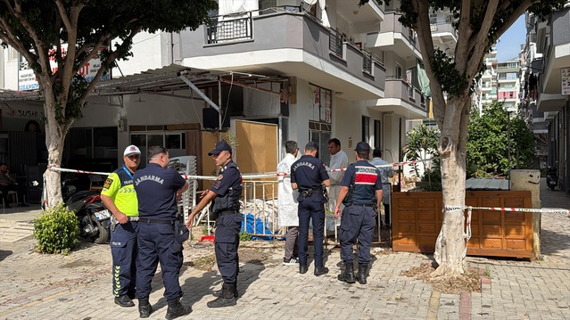 Alanya'da kız kardeşini balkondan attığı iddia edilen kişi intihar girişiminde öldü