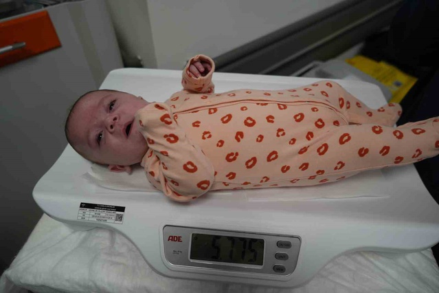24. haftada doğan bebek, Samsun'da 104 günde 720 gramdan 5 kilo 775 grama ulaştı