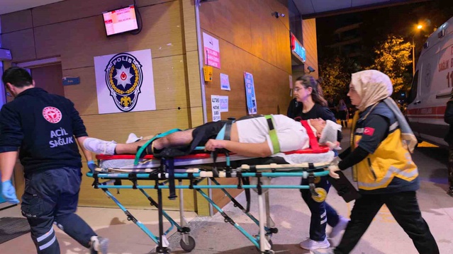Bursa-Ankara yolu İnegöl'de zincirleme kazada 9 aylık bebek dahil 10 kişi yaralandı
