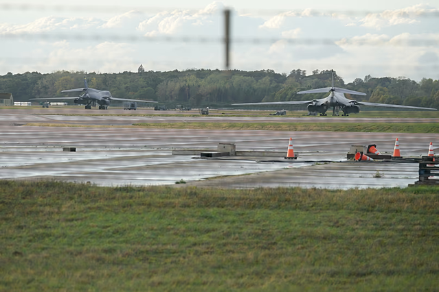 ABD, terör soruşturmasının ardından RAF Fairford'daki yaklaşık 12 B-1'i çekti
