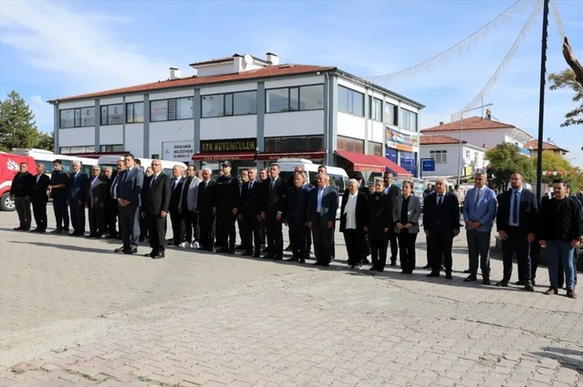 Arguvan'da 19 Ekim Muhtarlar Günü çelenk sunumu ve Kaymakam ziyaretiyle kutlandı