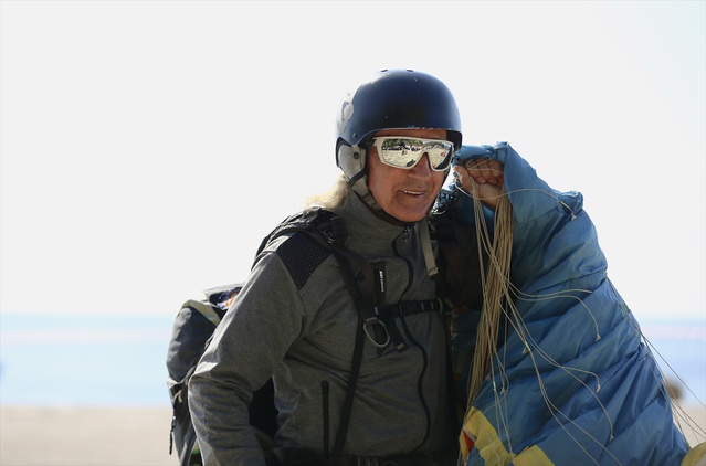 Ölüdeniz'de 74 yaşındaki Makedonyalı akrobasi pilotu gençlerle yarışmayı hedefliyor