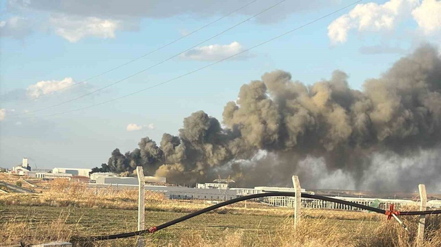 Afyonkarahisar Emirdağ OSB'de gıda fabrikasındaki yangın can kaybı olmadan söndürüldü