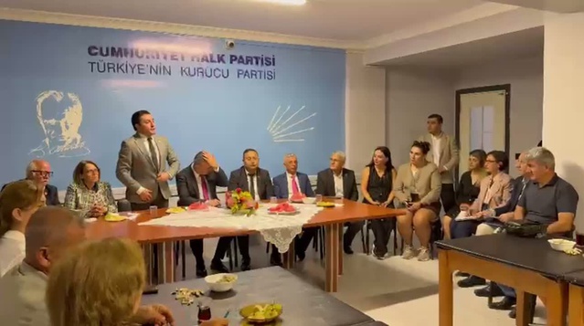 CHP Sözcüsü Sarı, Osmaniye'de meclis üyelerine partide ayrışma yaşandığını söyledi