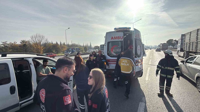 Eskişehir çevreyolunda pikap araca arkadan çarptı, 4'ü çocuk 7 kişi hafif yaralandı