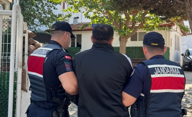 İzmir Güzelbahçe'de jandarma, 10 yıl 10 ay hapis cezası olan hükümlüyü yakaladı