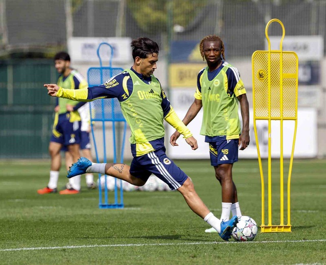 Fenerbahçe, Aston Villa maçı hazırlığını yarın tamamlayıp İngiltere'ye gidecek