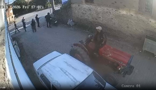 Ödemiş'te traktörle çarpışan motosikletin 23 yaşındaki sürücüsü ağır yaralandı