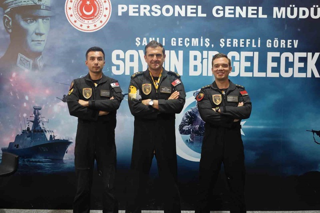SOLOTÜRK, Şanlıurfa'da TEKNOFEST Güneydoğu'ya özel gösteriyle gökyüzüne imza attı