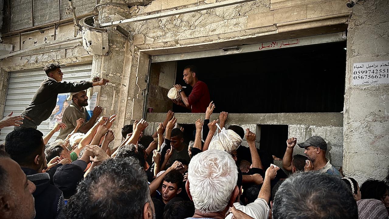 Gazze'de, soykırımcı İsrail'in un sevkiyatına izin vermemesi nedeniyle fırınların çoğu faaliyetlerini durdurdu