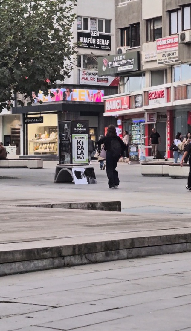 Bolu'da öğrenciler 29 Ekim'de Atatürk portresini ters koyup sosyal deney yaptı