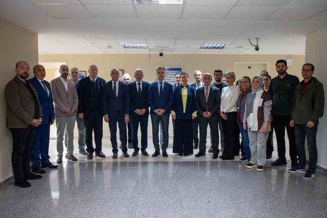 EBYÜ Güzel Sanatlar Fakültesinde dekanlık Prof. Dr. Abdulkadir Gül'e devredildi